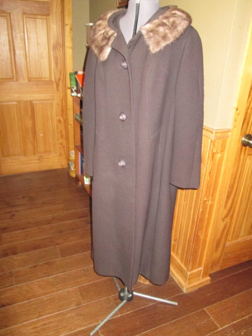 VTG WOOL FUR COLLAR CARVED BUTTON WOOL ROTHMOOR MINT LONG COAT MED
